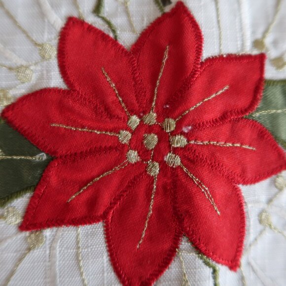 St Nicholas Square Christmas Poinsettia Cut-Out Centerpiece Mat Placemat - Picture 2 of 6